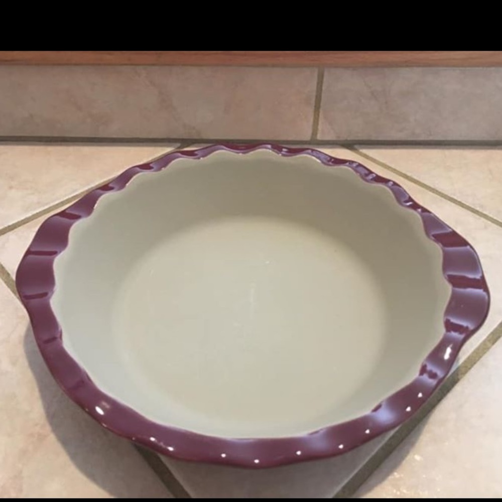 Pampered Chef Pie Plate Stoneware in Red